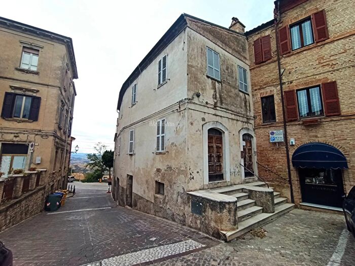 Casa con 6 locali in vendita in Ripatransone