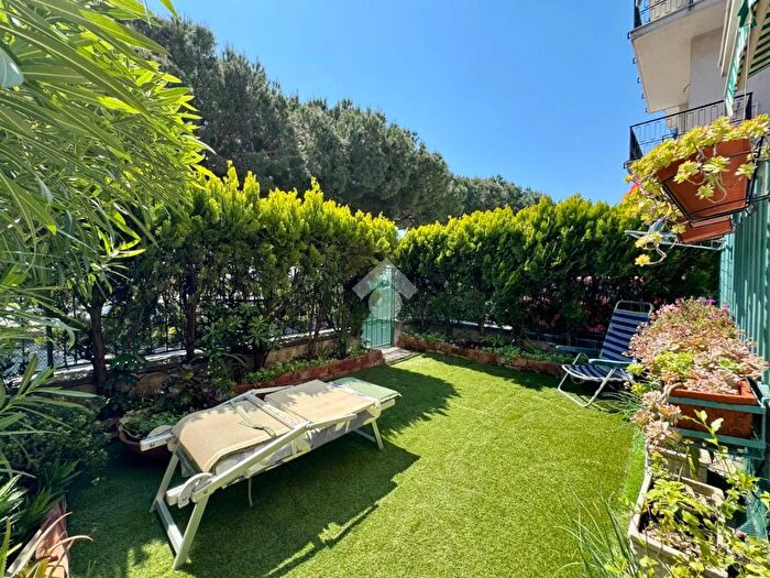 Appartamento quadrilocale in vendita in Via T Berninzoni, Spotorno