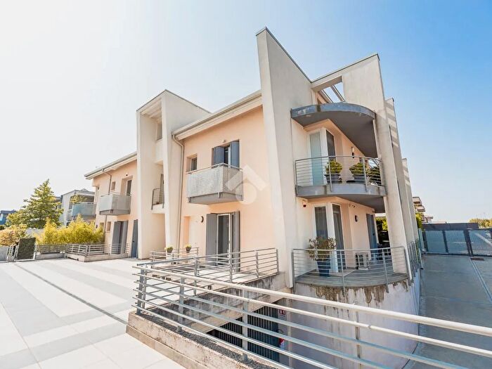 Appartamento con 5 locali in vendita in Via Giovanni Paolo Secondo, Mozzecane