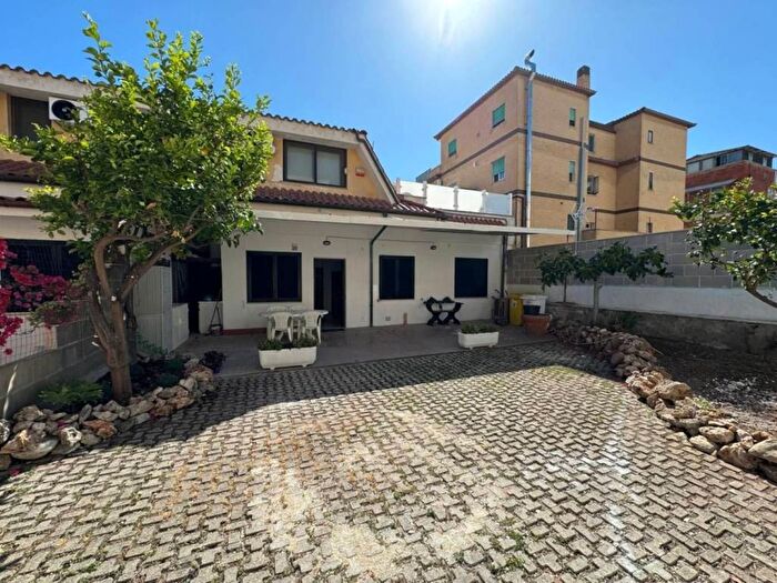 Appartamento trilocale in affitto in Via Francoforte, Torvaianica Centro, Pomezia