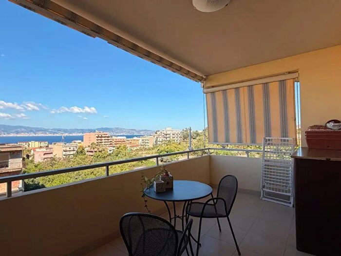 Appartamento trilocale in vendita in Vico Giuseppe De Nava, Reggio di Calabria