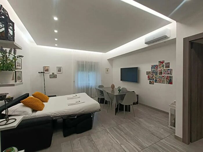 Appartamento trilocale in affitto in Via Camillo Peano, Roma