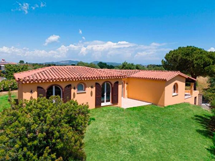 Casa con 5 locali in vendita in Località Is Molas, Pula