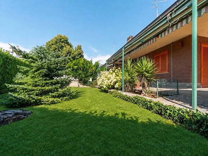 Casa con 11 locali in vendita in Villa Bifamiliare Viale Vittorio Veneto, Grottaferrata