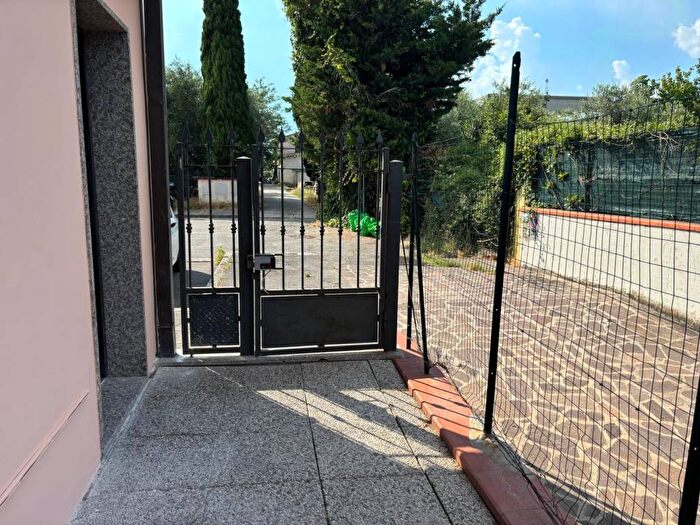 Appartamento trilocale in affitto in Via Calatafimi, Narnali Viaccia, Prato