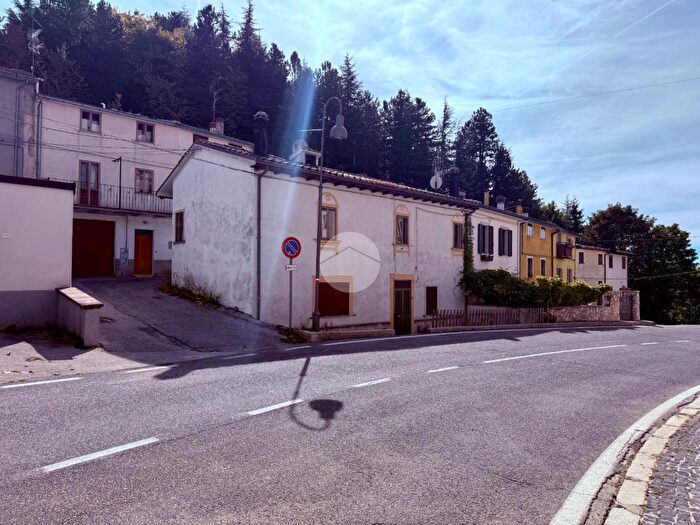 Casa con 8 locali in vendita in Via Nicola Sebastiani, Ovindoli