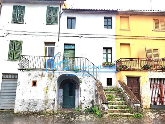 Appartamento quadrilocale in vendita in Piazza Vittorio Emanuele, Graffignano