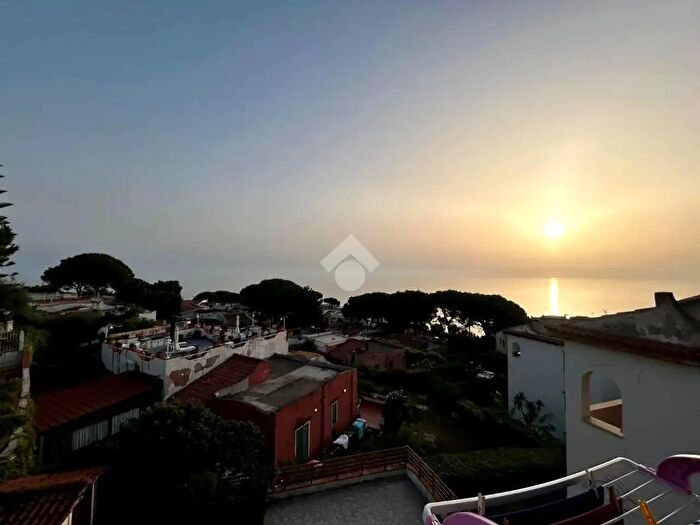 Appartamento trilocale in vendita in Via Raffaele Sanseverino, Scalea