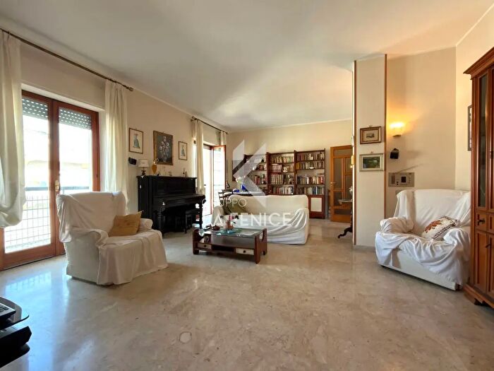 Appartamento quadrilocale in vendita in Viale dei Lecci, Martina Franca