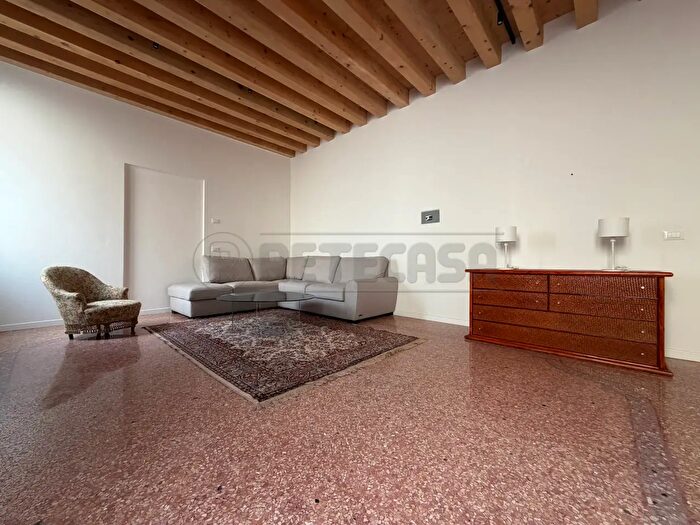 Appartamento con 5 locali in affitto in Bassano Del Grappa