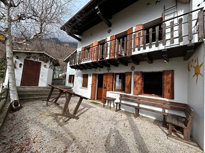 Casa con 5 locali in vendita in Vittorio Veneto