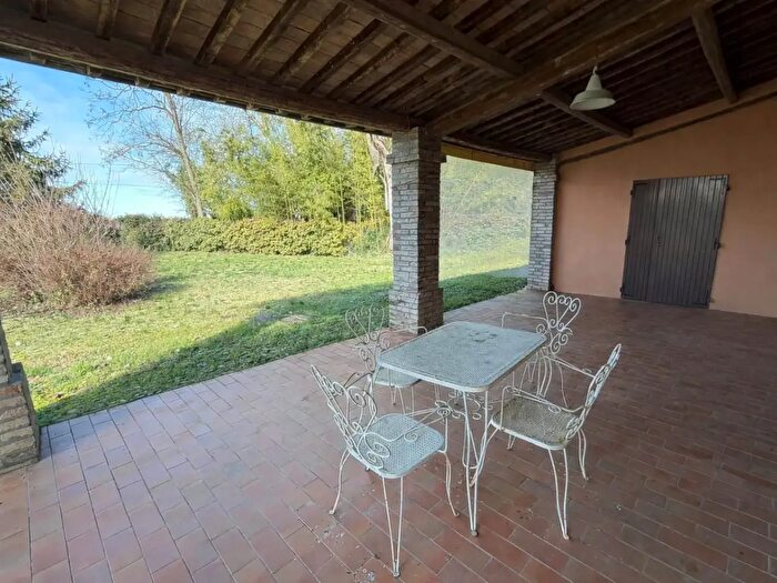 Casa con 10 locali in vendita in Forli