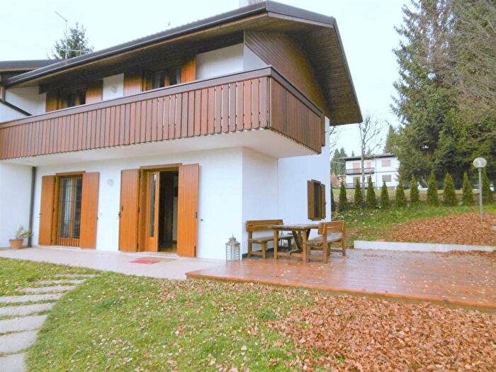 Casa con 6 locali in affitto in Via Monte Zomo, Centro, Gallio