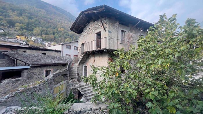 Casa con 5 locali in vendita in Sondrio