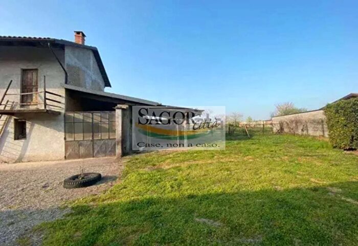 Casa quadrilocale in vendita in Via Umberto I, Garzigliana