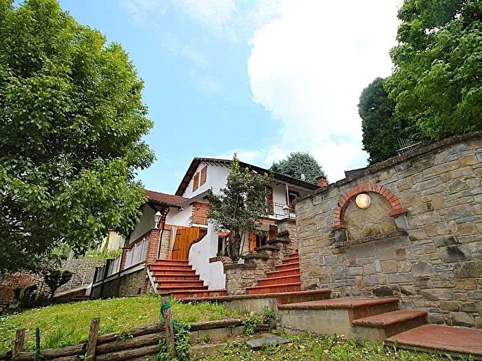 Casa con 6 locali in vendita in Melazzo