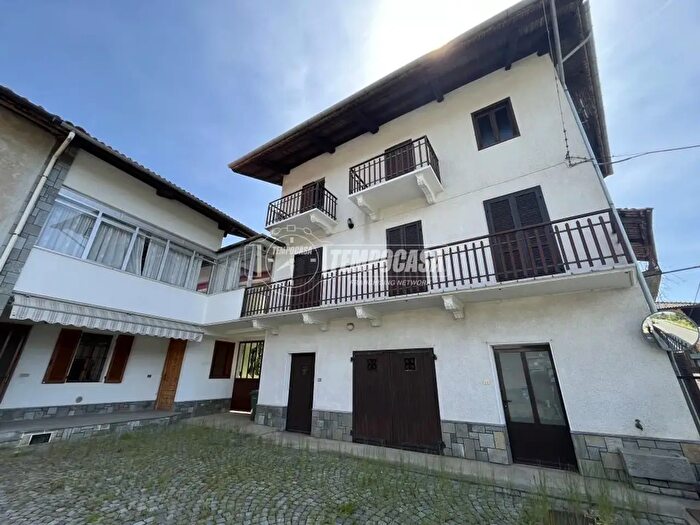 Casa quadrilocale in vendita in Strada Provinciale della Valchiusella, Vistrorio