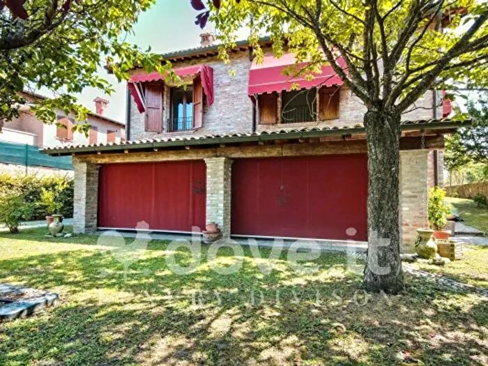 Casa con 6 locali in vendita in Via Vittorio De Sica, Ferrara