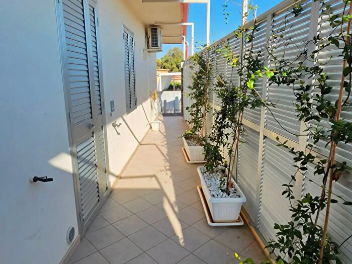 Appartamento trilocale in affitto in Via Gardenia, Santa Croce Camerina