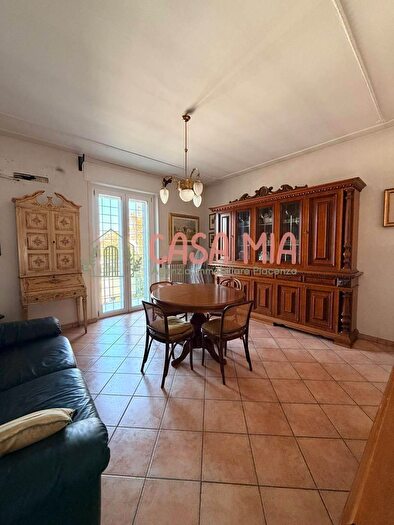 Casa con 5 locali in vendita in Via Curiel, Rottofreno