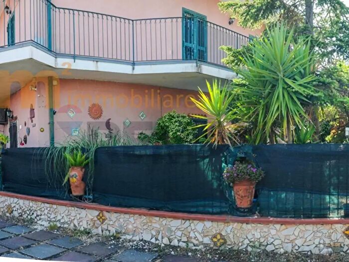 Casa quadrilocale in vendita in Via Palermo, Pedara