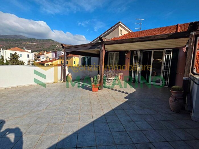 Appartamento trilocale in affitto in Via Roma, Centro, Calice Ligure