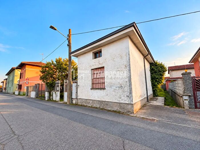 Appartamento trilocale in vendita in Via Fornace, Tronzano Vercellese