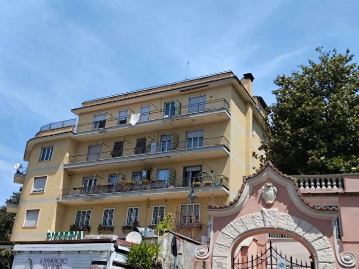 Appartamento quadrilocale in affitto in Viale delle Medaglie dOro, Medaglie dOro, Roma