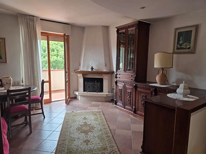 Appartamento con 5 locali in vendita in Prato