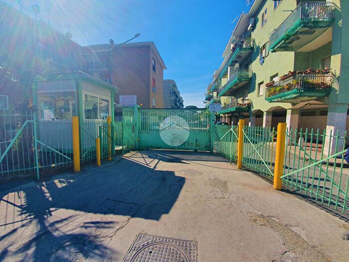 Appartamento quadrilocale in vendita in Via Provinciale Montagna Spaccata, Napoli