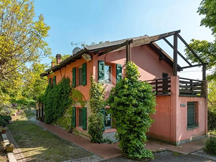 Casa con 6 locali in vendita in Via Fornelli, Valsamoggia