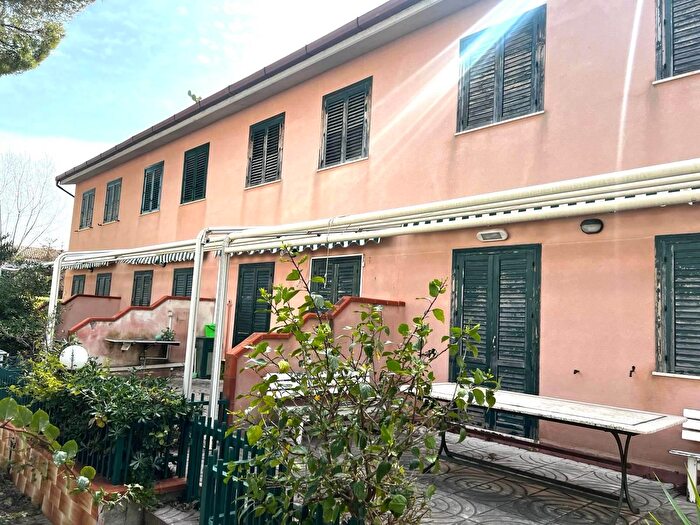 Appartamento trilocale in vendita in Via Himera, Campofelice Di Roccella