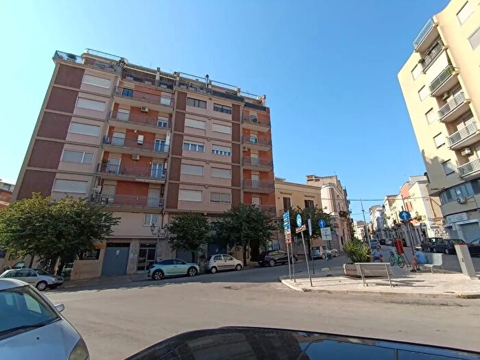 Appartamento con 6 locali in vendita in Piazza Ruggiero Settimo, Andria