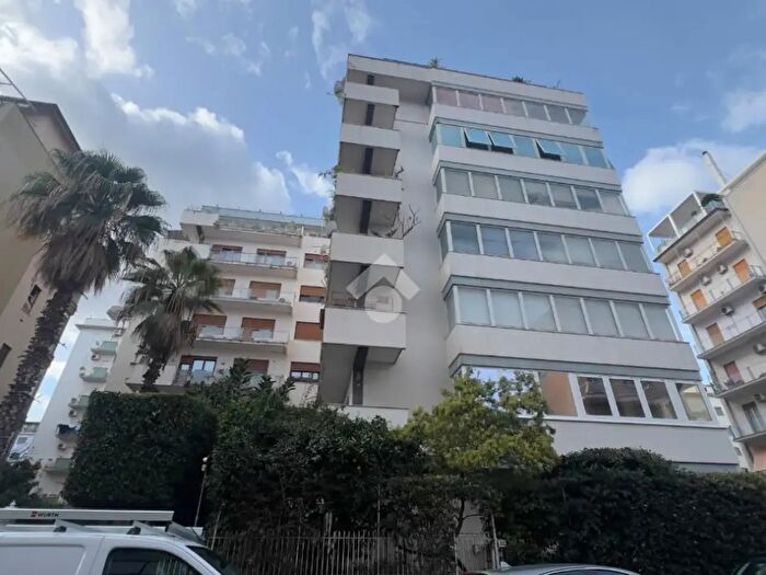 Appartamento trilocale in vendita in Via Veneto, Palermo