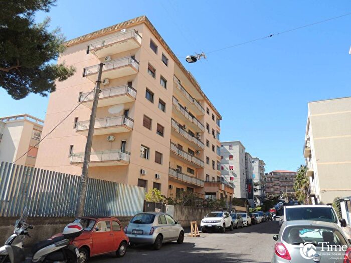 Appartamento con 5 locali in affitto in Via Eleonora d'Angiò, Cibali, Catania