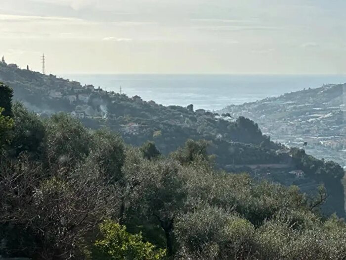 Casa con 6 locali in vendita in Via Giuseppe Mazzini, Castellaro