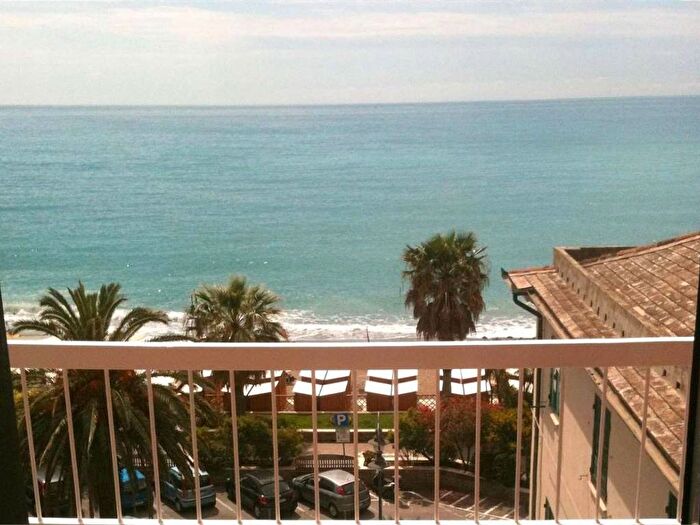 Appartamento quadrilocale in affitto in Centro, Cogoleto