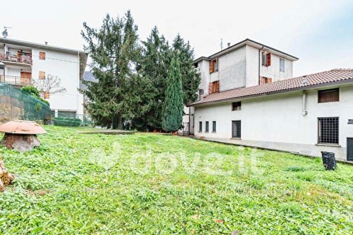 Casa con 6 locali in vendita in Via Colle Gallo, Albino