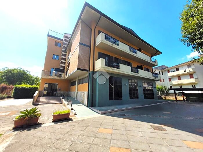 Appartamento quadrilocale in vendita in Traversa Via Peraine, Moiano