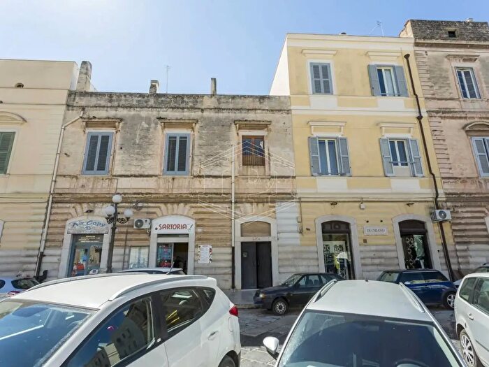 Appartamento con 5 locali in vendita in Via Giovanni Bovio, Trani