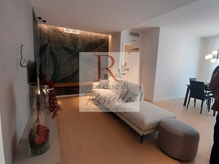 Appartamento con 5 locali in vendita in Via Bezzecca, Padova