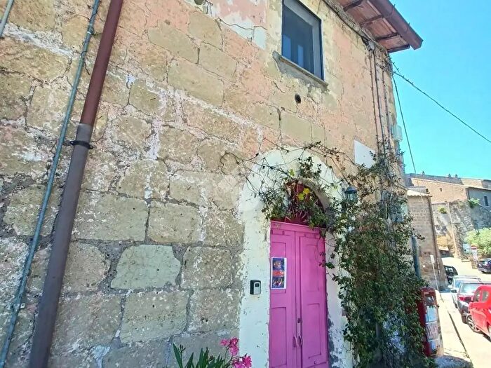 Appartamento monolocale in vendita in PZza Roma, Calcata