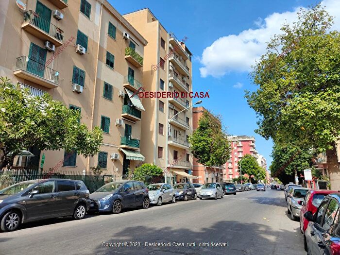 Appartamento trilocale in vendita in Via Palchetto Palermo Pa Italia, Palermo