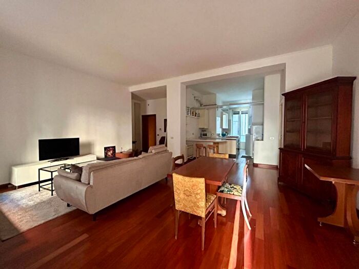 Appartamento trilocale in affitto in Via Quadronno, Quadronno Crocetta, Milano