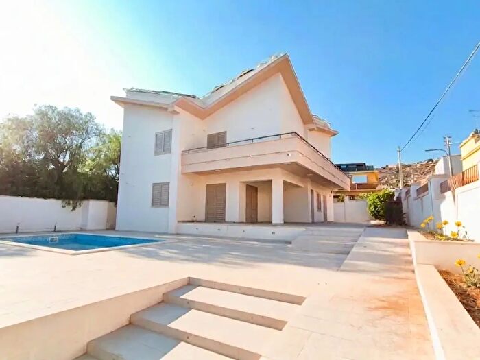 Casa con 10 locali in vendita in Via delle Ciliegie Snc, Porto Empedocle