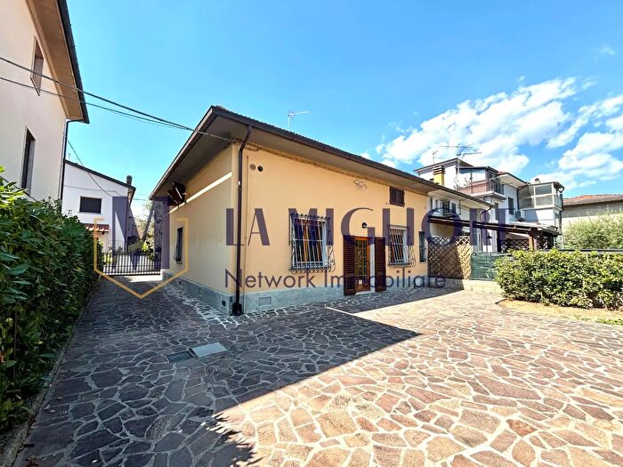 Casa quadrilocale in vendita in Via Trento, Quarrata