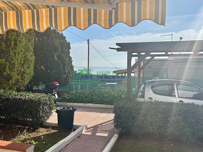 Appartamento trilocale in affitto in Via Capo Scalambri, Ragusa