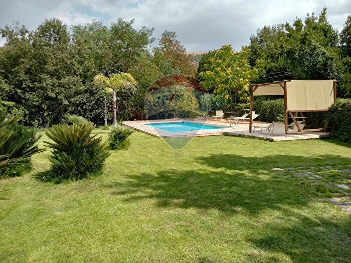 Casa con 8 locali in vendita in Strada Statale, Ragusa