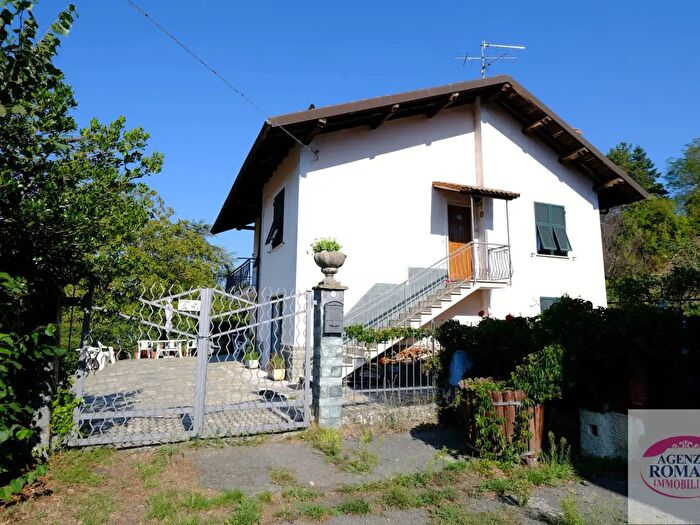 Casa con 6 locali in vendita in Via Demetrio Dabove, Sassello