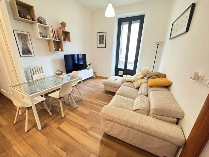 Appartamento trilocale in affitto in VIA VETERE, Ticinese, Milano